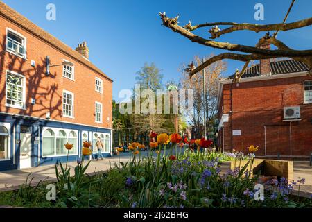 Frühlingsnachmittag im Stadtzentrum von Norwich, Norfolk, England. Stockfoto