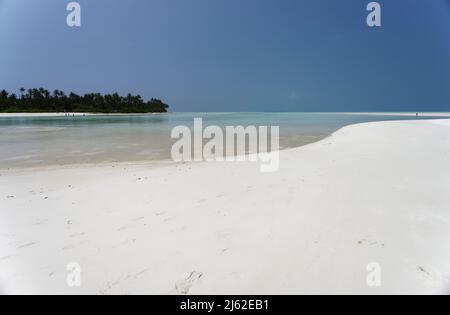 Sandbank auf Bangaram Island, Lakshadweep, Indien. Natürliche Schönheit der Insel mit weißem Sand und klarem Meerwasser. Stockfoto