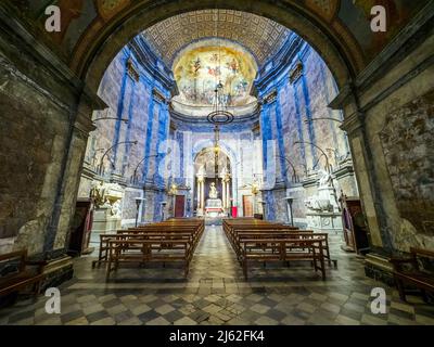 Altar und Grab des Heiligen Narzissen in der Kapelle des Heiligen Narzissen - Basilika des Heiligen Felix - Girona, Spanien Stockfoto