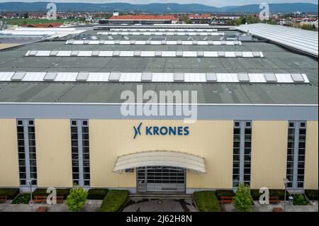 Neutraubling, Deutschland. 25. April 2022. Produktionsgebäude am Hauptsitz der Krones AG. Quelle: Armin Weigel/dpa/Alamy Live News Stockfoto