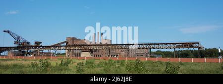 Panoramabild des Kraftwerks Peenemünde mit V2 rechts Stockfoto