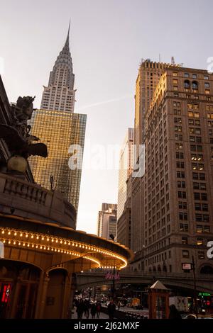 Am frühen Morgen auf der East 42. Street in Midtown Manhattan, New York City, USA Stockfoto
