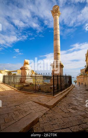 Beeindruckende römische Säulen, ein altes architektonisches Wunder erhalten Brindisi, Apulien (Apulien), Italien. Es stellt den Punkt dar, an dem die Via Appia Straße Stockfoto