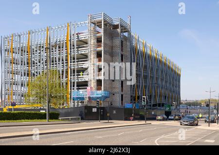 Hanley-Stoke-on-Trent, Staffordshire-Großbritannien April 21,2022 Hanleys neuer, mehrstöckiger Parkplatz steht kurz vor der Fertigstellung im Rahmen der laufenden Erneuerung Stockfoto