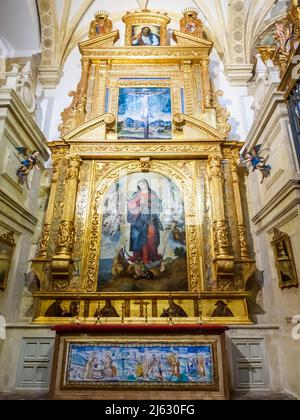 Capilla de San Matteo y Limpia Conception de Nuestra Senora (Kapelle von San Matteo und reine Empfängnis unserer Lieben Frau) in der Mezquita-Kathedrale (große Moschee von Cordoba) - Cordoba, Spanien Stockfoto