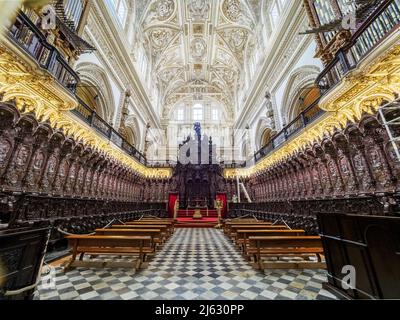 Chorgestühl in der Mezquita-Kathedrale (große Moschee von Cordoba) - Cordoba, Spanien Stockfoto