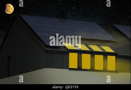 Sonnenkollektoren auf dem Dach des Hauses in der Nacht. Saubere Energieerzeugung. Licht in den Fenstern des Hauses. Konzeptuelles Image. Stockfoto