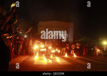 Colombo, West, Sri Lanka. 26. April 2022. Gotabaya Rajapaksha findet keine Lösung für die aktuelle Wirtschaftskrise und fordert weiterhin seinen Rücktritt zum achten Tag in Folge. (Bild: © Hirantha Gunathilaka/Pacific Press via ZUMA Press Wire) Stockfoto