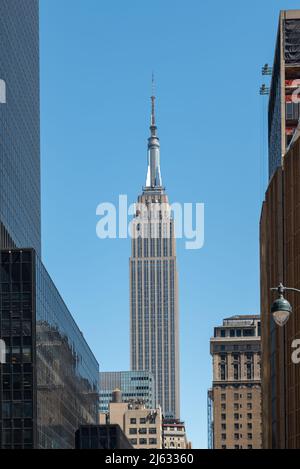 Empire State Building in Midtown Manhattan neben Madison Square Garden und Penn Station, New York City Stockfoto