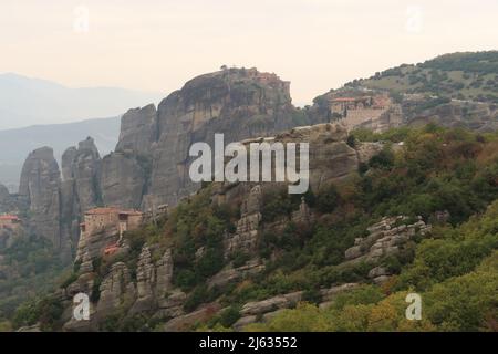 Klöster von St. Nikolaos Anapafsas, Roussanou, Great Meteoron and Varlaam, Meteora, Griechenland 2021 Stockfoto