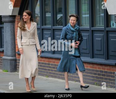 London, Großbritannien. 27. April 2022. Anne, Prinzessin Royal, Patron, Royal College of Hebammen (RCM) und Catherine, Herzogin von Cambridge, Patron, Royal College of Obstetricians and Gynäkologen (RCOG) werden die Zentralen von RCM und RCOG in London besuchen. Das Zentrum beherbergt eine Reihe von Frauengesundheitsorganisationen, die sich für die Verbesserung und Förderung der Frauenheilkunde einsetzen. Es wurde vom RCOG entwickelt, um die Zusammenarbeit in der gesamten Branche zu fördern. Stockfoto