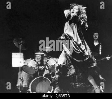 ALLA PUGACHEVA Sowjetische Sängerin und Schauspielerin 1988 während Fernsehaufnahmen im schwedischen Fernsehen Stockfoto