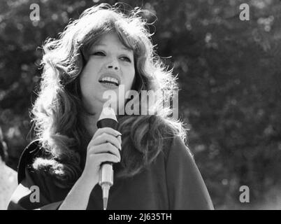 ALLA PUGACHEVA Sowjetische Sängerin und Schauspielerin 1988 während Fernsehaufnahmen im schwedischen Fernsehen Stockfoto