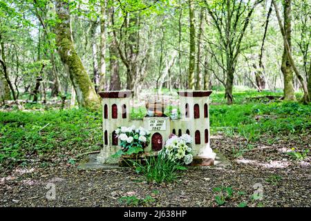 Eine Gedenkstätte für das 343 Corps of Engineers der US Army, das 1942 in den Wäldern von Nettlebed, Henley, Reading, Bekshire, ansässig war. Stockfoto