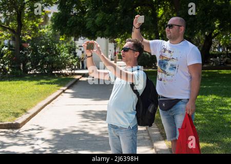 Sansibar City, Tansania - Januar 02,2019: Touristen besichtigen die Steinstadt Sansibar City. Stockfoto