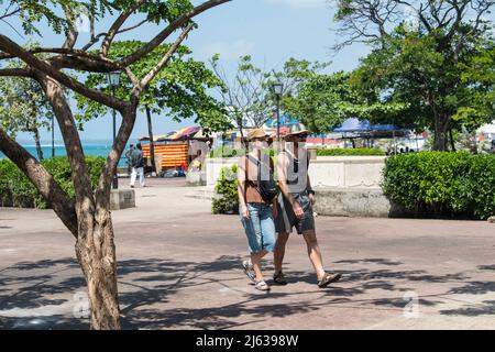 Sansibar City, Tansania - Januar 02,2019: Touristen besichtigen die Steinstadt Sansibar City. Stockfoto