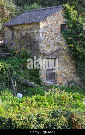 Traditionelle Architektur in den aragonesischen Pyrenäen Stockfoto