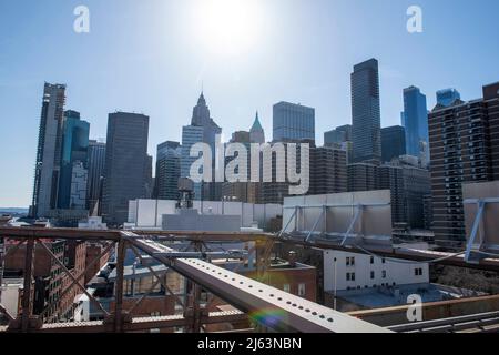 Blick auf Lower Manhattan von der Brooklyn Bridge, New York USA Stockfoto