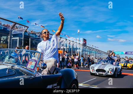 MELBOURNE, AUSTRALIEN - 10. APRIL: Lewis Hamilton bei der Fahrerparade vor dem Start des Formel 1 Grand Prix von Australien 2022 am 10.. April 2022 Stockfoto