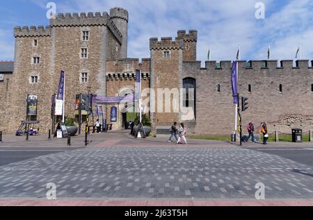 Cardiff Castle, Fassade und Haupteingang. Frühjahr 2022 Stockfoto