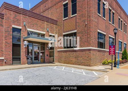 GREER, SC, USA 24. APRIL 2022:Eingang zum Greer Polizeidezernat und der Haftanstalt. Stockfoto