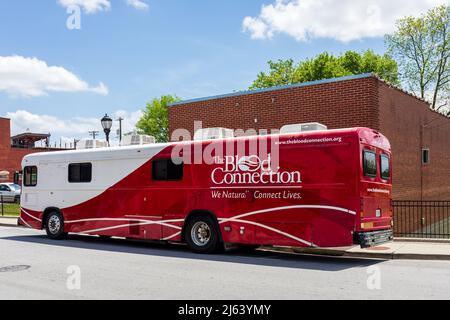 GREER, SC, USA 24. APRIL 2022: Die Blutverbindung, Bus für die mobile Blutentnahme. Stockfoto