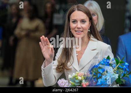 London, Großbritannien. 27. April 2022. Catherine, Herzogin von Cambridge. Die Prinzessin Royal, Patron, das Royal College of Hebammen (RCM), und die Herzogin von Cambridge, Patron, das Royal College of Obstetricians and Gynecologists (RCOG), werden das RCM und das RCOG-Hauptquartier in London besuchen. Das Zentrum, in dem sich eine Reihe von Frauenorganisationen befinden, die sich für die Verbesserung und Förderung der Gesundheitsversorgung von Frauen einsetzen, wurde von der RCOG entwickelt, um die Zusammenarbeit im gesamten Sektor zu fördern. Kredit: Imageplotter/Alamy Live Nachrichten Stockfoto