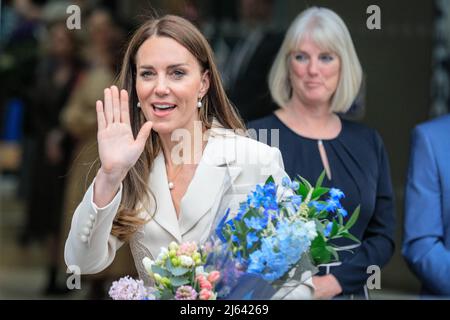 London, Großbritannien. 27. April 2022. Catherine, Herzogin von Cambridge. Prinzessin Royal, Patron, Royal College of Hebammen (RCM) und Herzogin von Cambridge, Patron, Royal College of Obstetricians and Gynäkologen (RCOG) werden die Zentralen von RCM und RCOG in London besuchen. Das Zentrum beherbergt eine Reihe von Frauengesundheitsorganisationen, die sich für die Verbesserung und Förderung der Frauenheilkunde einsetzen. Es wurde vom RCOG entwickelt, um die Zusammenarbeit in der gesamten Branche zu fördern. Stockfoto