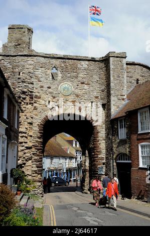 Das Landgate Rye, East Sussex, eines von vier mittelalterlichen befestigten Toren in die Stadt. Das Landgate ist das einzige, das noch übrig ist. Es ist Grade 1 gelistet. Stockfoto