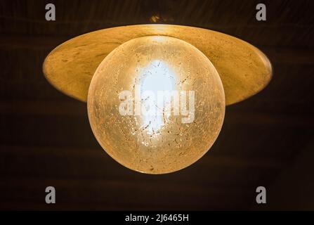 Lampe in Form einer Kugel. Lichtdesign. Innenlichtquelle Stockfoto