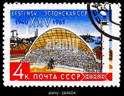 MOSKAU, RUSSLAND - 27. MÄRZ 2022: Die in der Sowjetunion gedruckte Briefmarke zeigt den 25.. Jahrestag der estnischen SSR, Serie, um 1965 Stockfoto