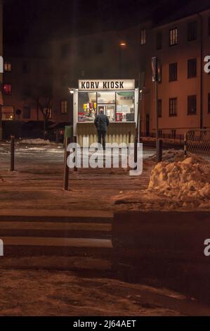 Göteborg, Schweden: Nachtfoto eines klassischen Hotdog-Standes in Göteborg mit dem Namen Korv Kiosk Stockfoto