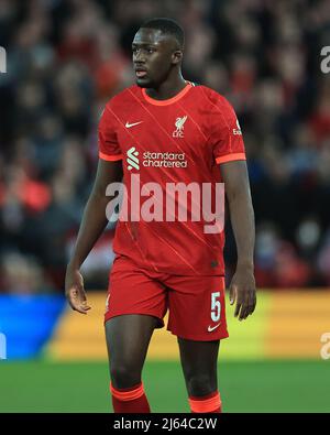 Liverpool, Großbritannien. 27. April 2022. Ibrahima Konate #5 von Liverpool in Liverpool, Vereinigtes Königreich am 4/27/2022. (Foto von Mark Cosgrove/News Images/Sipa USA) Quelle: SIPA USA/Alamy Live News Stockfoto