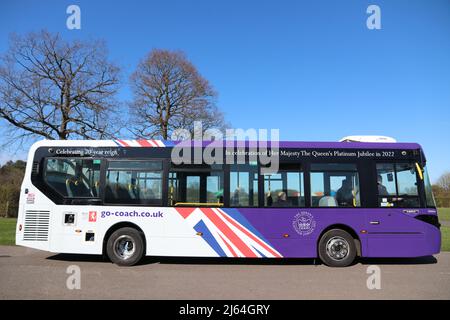 BUS IN SPEZIELLEN FARBEN ZUR FEIER DES PLATIN-JUBILÄUMS IHRER MAJESTÄT KÖNIGIN ELIZABETH II Stockfoto