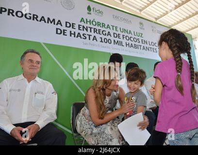 Claudia Pavlovich Arellano Gouverneurin des Bundesstaates Sonora Mexiko 2016. Claudia Pavlovich ist mexikanische Politikerin und Mitglied der Institutionellen Revolutionären Partei... (Foto von North Photo) Claudia Pavlovich Arellano gobernadora del Estado de Sonora Mexiko 2016. Claudia Pavlovich es una política mexicana, militante del Partido Revolucionario Institucional... (Foto von Norte Photo) Stockfoto