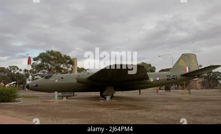 WOOMERA, AUSTRALIEN - 13 2021. JUNI: Ein historischer englischer elektrischer düsenbomber von canberra in woomera Stockfoto