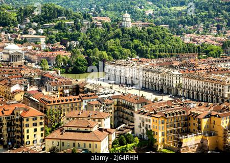 Blick auf Piazza Vittorio Vento in Turin Italien Dächer. Stockfoto