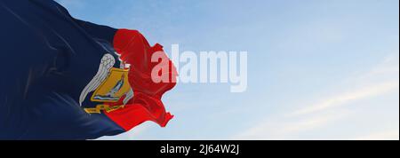 Flagge von Valparaiso, Chile bei bewölktem Himmel Hintergrund bei Sonnenuntergang, Panoramablick. Chilenisches Reise- und Patriot-Konzept. Platz zum Kopieren für breites Banner. 3D Abb. Stockfoto