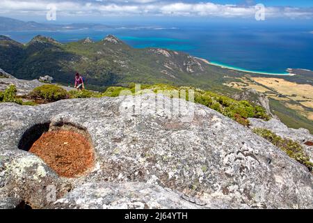 Wanderer auf dem Gipfel des Strzelecki Peaks Stockfoto