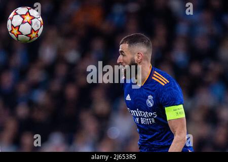 MANCHESTER, ENGLAND - 26. APRIL: Karim Benzema während des UEFA Champions League Halbfinales der ersten Etappe zwischen Manchester City und Real Madrid am 26. April 2022 im City of Manchester Stadium in Manchester, Großbritannien. (Foto von SF) Kredit: Sebo47/Alamy Live News Stockfoto