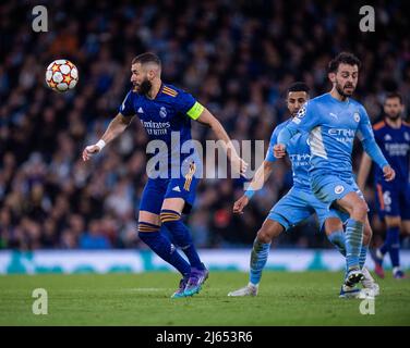 MANCHESTER, ENGLAND - 26. APRIL: Karim Benzema während des UEFA Champions League Halbfinales der ersten Etappe zwischen Manchester City und Real Madrid am 26. April 2022 im City of Manchester Stadium in Manchester, Großbritannien. (Foto von SF) Kredit: Sebo47/Alamy Live News Stockfoto