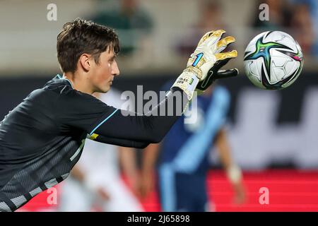 Orlando, Florida, USA. 27. April 2022: Guatemala-Torhüter NICHOLA HAGEN (1) rettet sich am 27. April 2022 im Camping World Stadium in Orlando, FL, beim Spiel Mextour Mexico gegen Guatemala. (Bild: © Cory Knowlton/ZUMA Press Wire) Bild: ZUMA Press, Inc./Alamy Live News Stockfoto