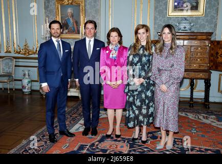 Königin Silvia von Schweden, Prinzessin Beatrice von York und Ehemann Edoardo Mapelli Mozzi, Prinz Carl-Philip und Prinzessin Sofia von Schweden bei der World Dyslexia Assembly Sweden im Königlichen Palast in Stockholm, Schweden, am 27. April 2022. Foto von Patrik C Osterberg/Stella Pictures/ABACAPRESS.COM Stockfoto