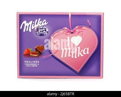 BUKAREST, RUMÄNIEN - 1. Juli 2019. Schachtel mit Milchkastenpralinen. Diese herzförmigen I Love Milka Schokoladen werden aus alpenländischer Milchschokolade mit Strohhalmchen hergestellt Stockfoto