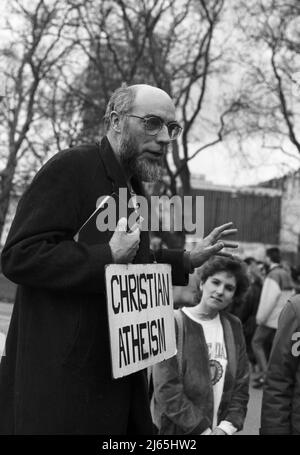 Ein christlicher Atheist erklärt seine Überzeugungen in Speakers Corner, Hyde Park, London, 1989. Stockfoto