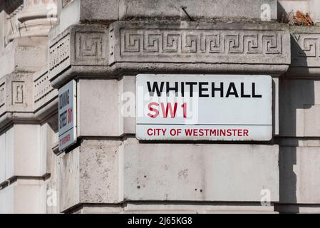 Whitehall SW1 Straßenschild, an der Downing Street, Westminster, London, Großbritannien. Straßenschild. Ecke des Kabinetts Stockfoto