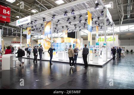 München, Deutschland. 28. April 2022. Fraunhofer auf der Weltleitmesse für Komponenten, Systeme und Anwendungen der Photonik Laser - World of Photonics/World of Quantum am 28. April 2022 in München. (Foto: Alexander Pohl/Sipa USA) Quelle: SIPA USA/Alamy Live News Stockfoto