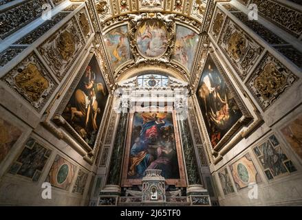 Rom. Italien. Basilica di Santa Maria del Popolo. Die Cerasi-Kapelle (La Cappella Cerasi). Die Cerasi-Kapelle, berühmt für Meisterwerke von Caravaggio, t Stockfoto