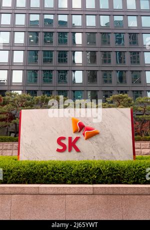 SK Group, 21. April 2022 : der Hauptsitz der SK Group in Seoul, Südkorea. Die SK-Gruppe wurde im Jahr 2021 dank Halbleitern und Batterien zum zweitgrößten Konglomerat Südkoreas, da die Hyundai Motor Group laut der Fair Trade Commission am 27. April 2022 auf Platz 3 fiel. (Foto von Lee Jae-won/AFLO) (SÜDKOREA) Stockfoto