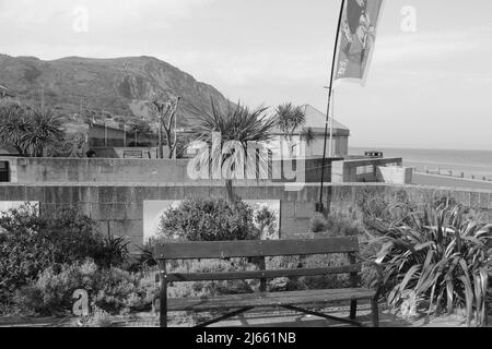 Penmaenmawr Beach ist ein Sandstrand mit blauer Flagge, der Strand befindet sich in der Nähe von Conwy an der Küste von Nordwales Stockfoto